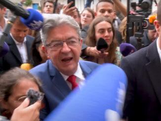 Jean-Luc Mélenchon et Manuel Bompard devant l'Assemblée nationale, le 9/07/2024 ©PurePolitique