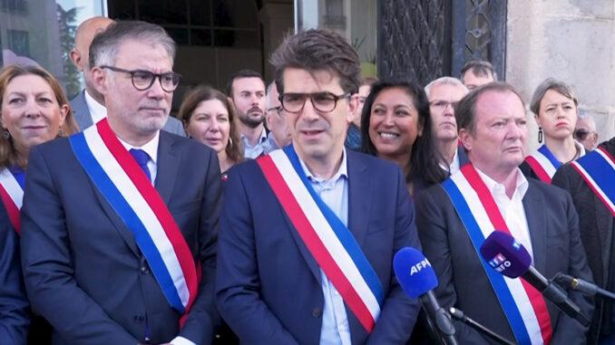 (Au centre) Mathieu Hanotin, maire PS de Saint-Denis, le 22/09/2025 ©PurePolitique